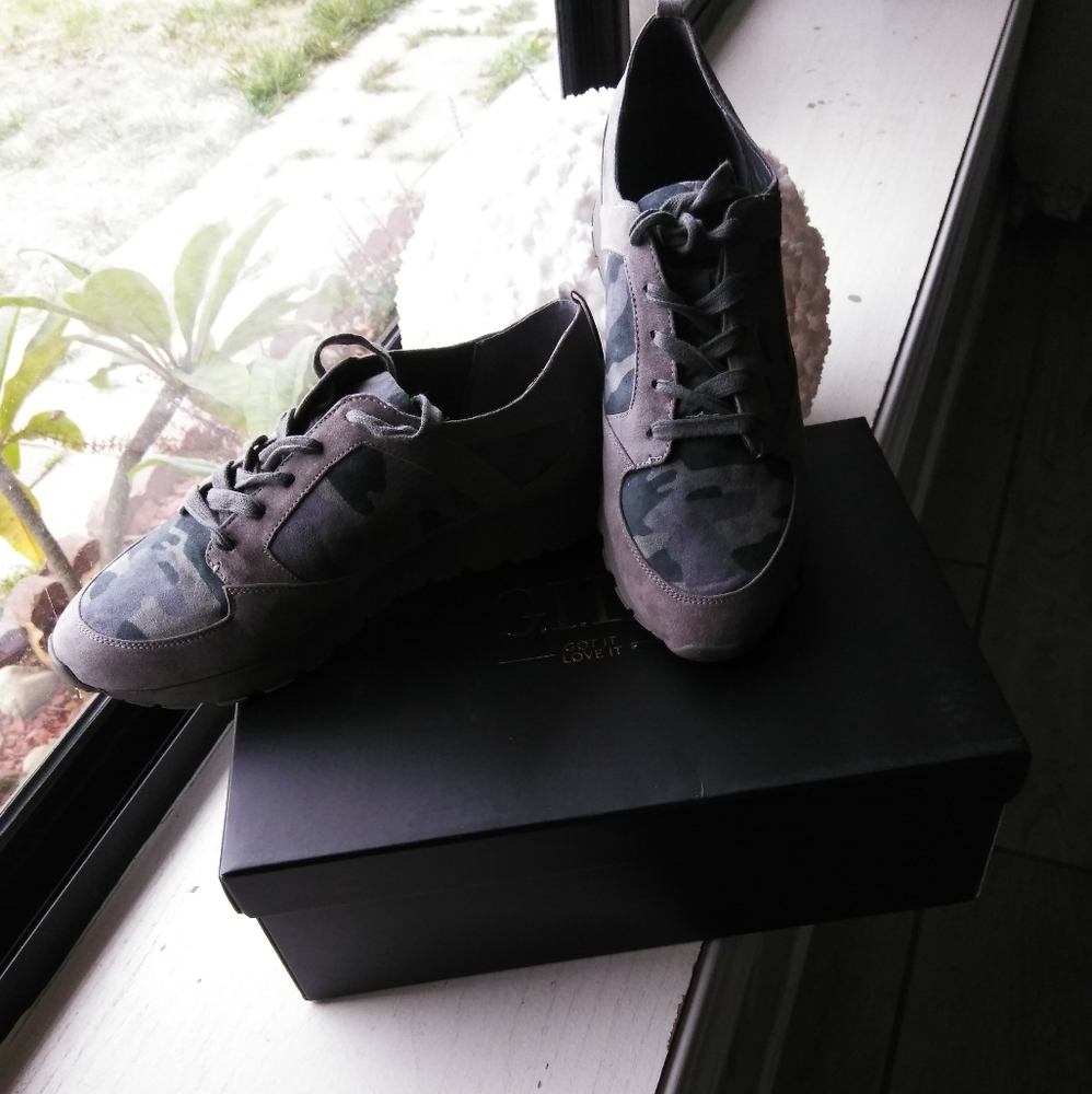 Sneakers